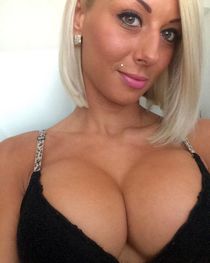 Adorable coed cock sucker